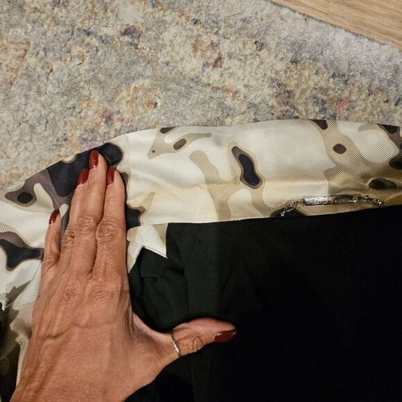 St. John Couture Cropped Floral Accents Blazer Jacket - Picture 14 of 15